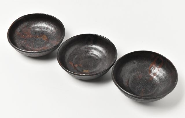 吉田学 鉄釉3寸鉢 ｜ 暮らしのうつわ花田 和食器 通販