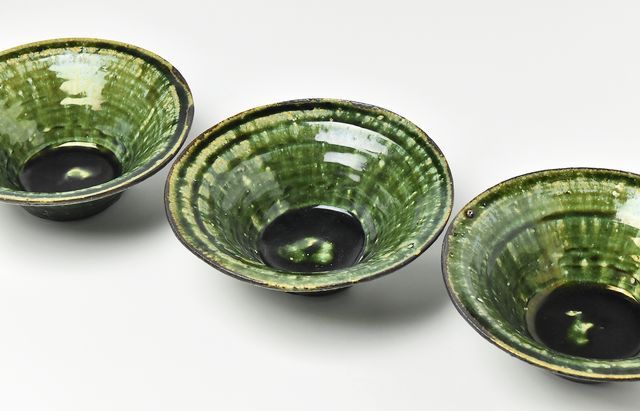 吉田学 縁鉄織部反り鉢（大） ｜ 暮らしのうつわ花田 和食器 通販