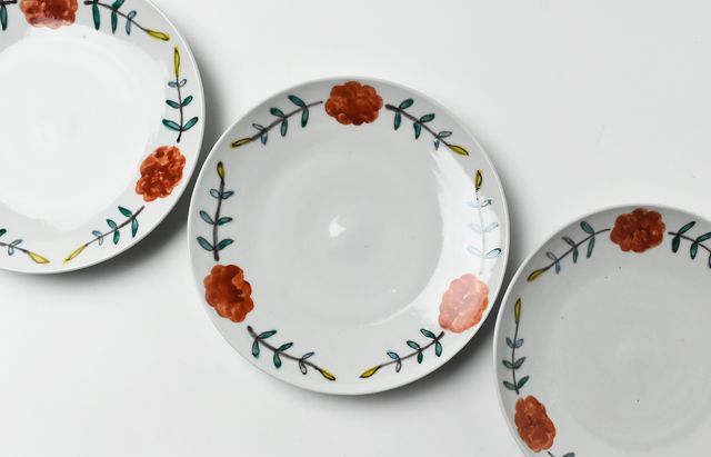 重田 良古 赤絵花柄6寸皿 ｜ 暮らしのうつわ花田 和食器 通販