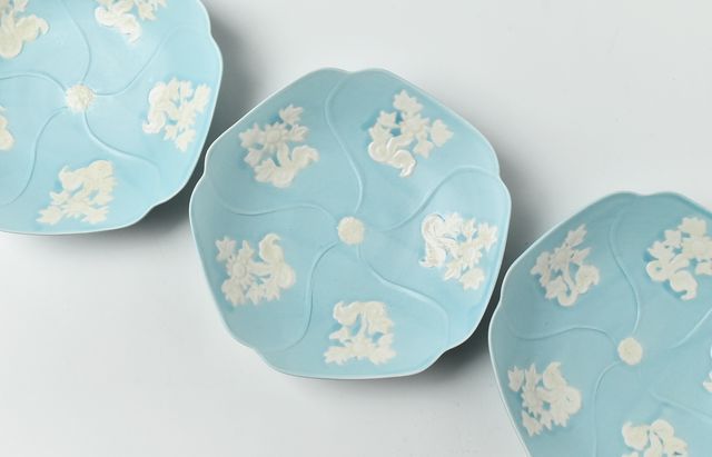 阿部春弥・みか ブルー掛分菊花文輪花皿 ｜ 暮らしのうつわ花田 和食器