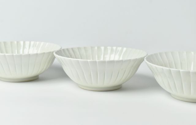 阿部春弥・みか 白磁輪花中鉢 ｜ 暮らしのうつわ花田 和食器 通販