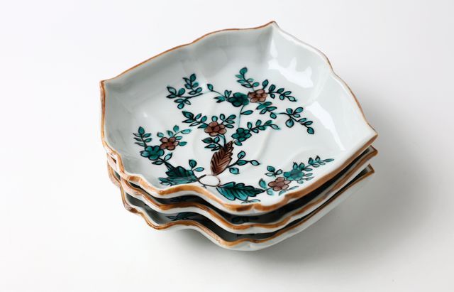 山本恭代 20 色絵草花文葉形皿 ｜ 暮らしのうつわ花田 和食器 通販