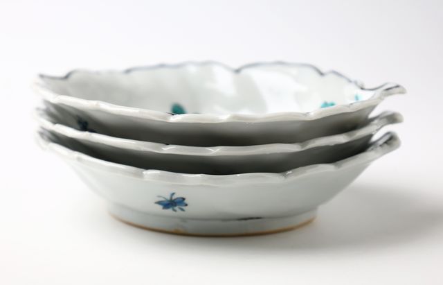 山本恭代 25 色絵花文葉形浅鉢（紫黄） ｜ 暮らしのうつわ花田 和食器 通販