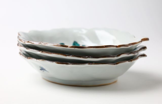 山本恭代 26 色絵花文葉形浅鉢（赤黄） ｜ 暮らしのうつわ花田 和食器 通販