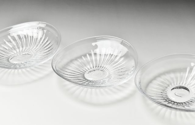 河上智美 リム付きモールたわみ浅鉢（クリア） ｜ 暮らしの