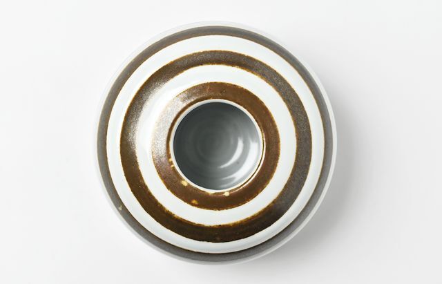 茶色の丸型陶器 imgrc0097779890.jpg