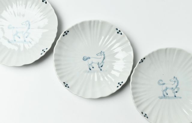 稲村真耶 馬図輪花5寸皿 ｜ 暮らしのうつわ花田 和食器 通販