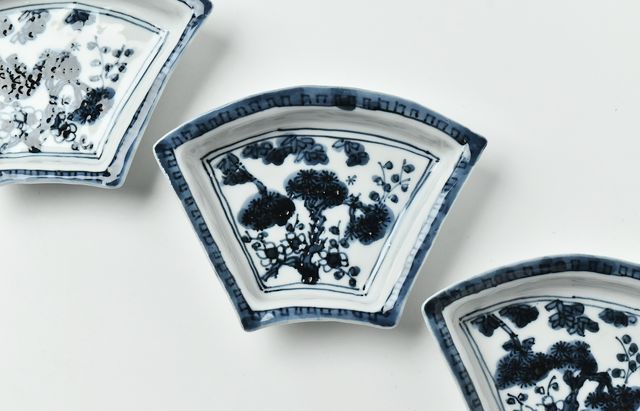 浦陽子 1 染付松竹梅扇面小皿 ｜ 暮らしのうつわ花田 和食器 通販