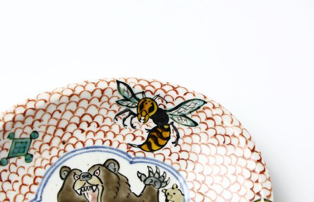 松浦コータロー 58 色絵スズメバチ熊文楕円小皿 ｜ 暮らしのうつわ花田