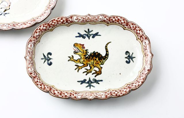 松浦コータロー　四角皿 松浦コータロー 35 色絵アロサウルス楕円輪花皿 ｜ 暮らしのうつわ花田