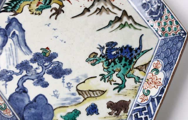 松浦コータロー 22 色絵祥瑞恐竜文六角皿 ｜ 暮らしのうつわ花田 和