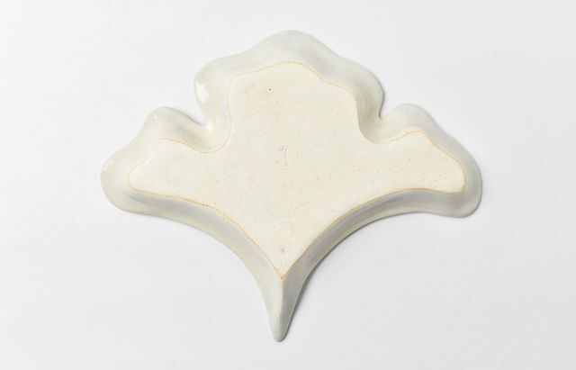 松本郁美 48 貫入灰釉銀杏型皿 ｜ 暮らしのうつわ花田 和食器 通販