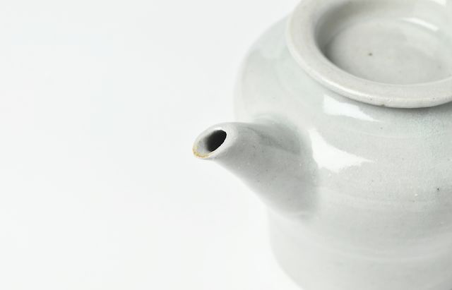 日高伸治 1B ティーポットL青白磁 ｜ 暮らしのうつわ花田 和食器 通販