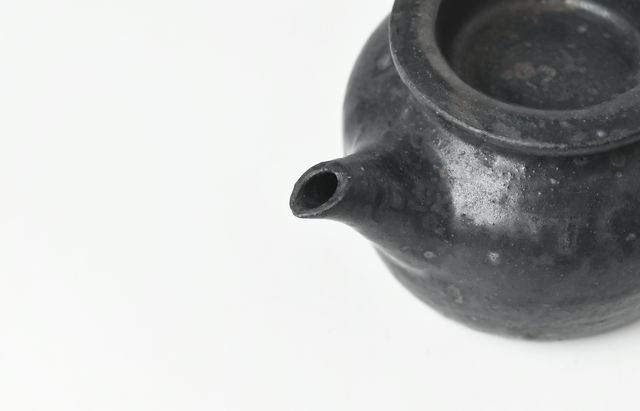 日高伸治 2B 茶壺 炭化 ｜ 暮らしのうつわ花田 和食器 通販