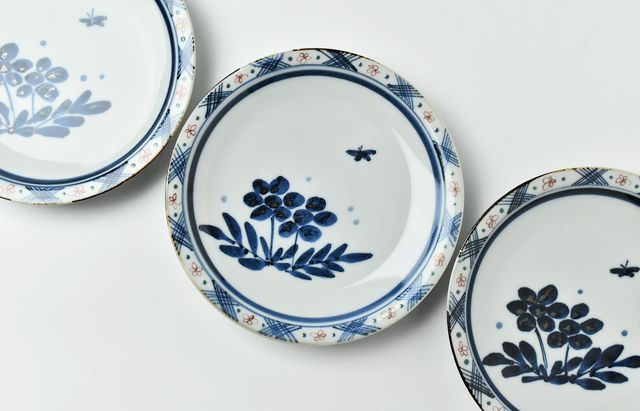 小林巧征 6寸皿色絵花蝶文 ｜ 暮らしのうつわ花田 和食器 通販