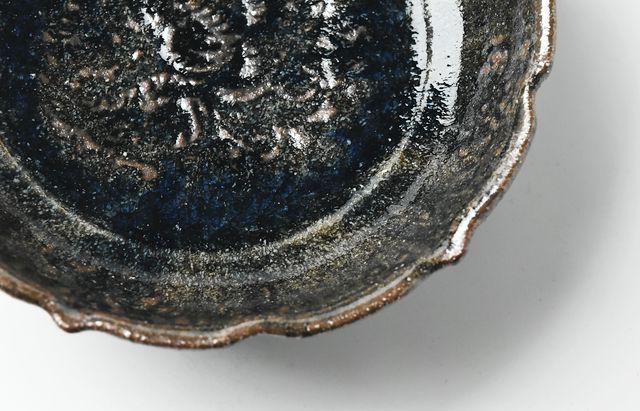 イムサエム 142 黒釉刻文浅鉢 ｜ 暮らしのうつわ花田 和食器 通販