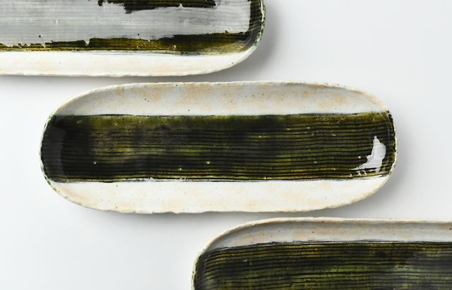 鈴木重孝 1 薄紅化粧織部釉縞文長楕円皿 ｜ 暮らしのうつわ花田 和食器