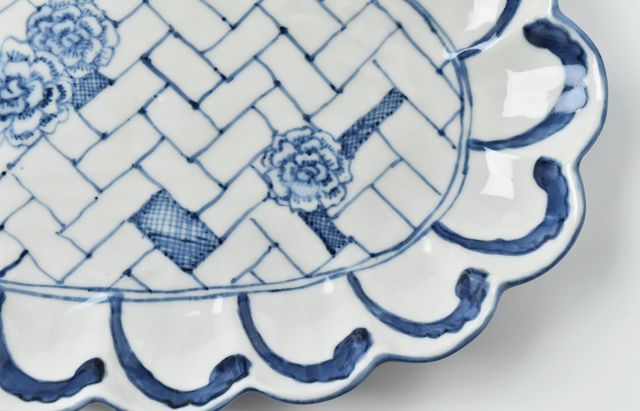 正木春蔵 染付 網代波文輪花楕円皿Z ｜ 暮らしのうつわ花田 和食器 通販