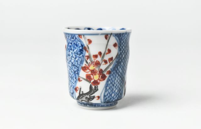 正木春蔵 色絵染附 梅図細筒酒呑B ｜ 暮らしのうつわ花田 和食器 通販