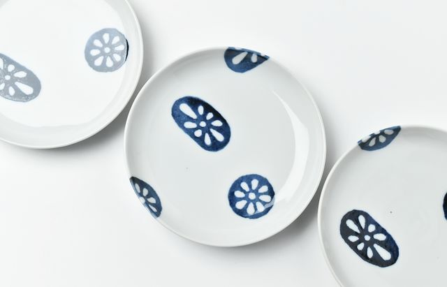 徳永遊心 染付蓮根5寸皿 ｜ 暮らしのうつわ花田 和食器 通販