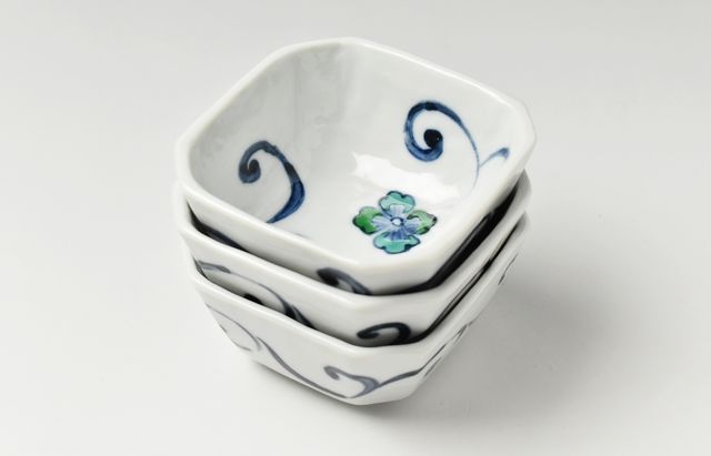 ほたる窯 色絵唐草角小鉢 ｜ 暮らしのうつわ花田 和食器 通販