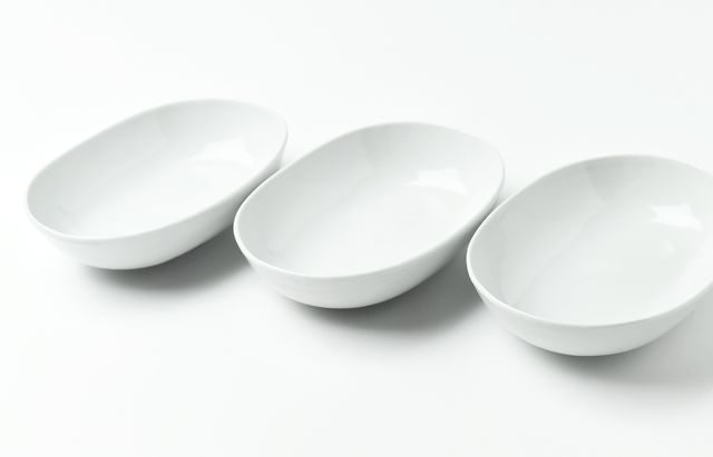 水野克俊 白磁楕円小鉢（小判形） ｜ 暮らしのうつわ花田 和食器 通販