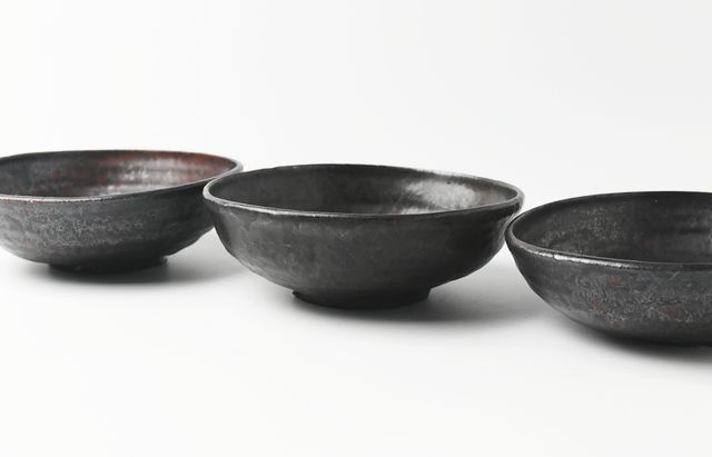 吉田学 鉄釉5寸平鉢 ｜ 暮らしのうつわ花田 和食器 通販