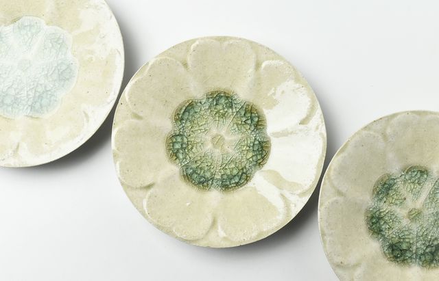 灰釉銘々皿 雪ノ浦裕一 灰釉花弁皿 ｜ 暮らしのうつわ花田 和食器 通販