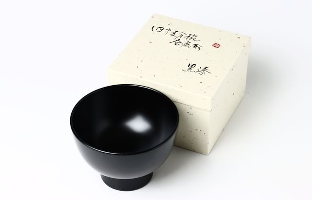 玉山保男（艸工房） 4寸5分椀（合鹿形）黒漆 トチ ｜ 暮らしのうつわ