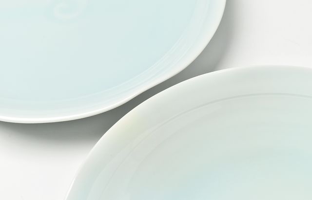 白磁大皿 陶房独歩炎 43B 青白磁花びら8寸皿 ｜ 暮らしのうつわ花田 和