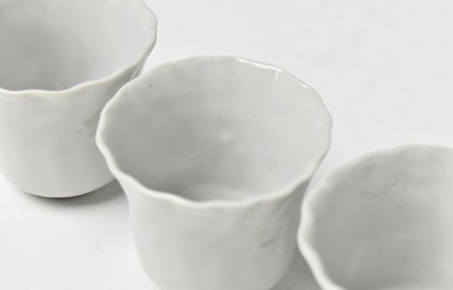 安齋新・厚子 9 白磁ねじり杯 ｜ 暮らしのうつわ花田 和食器 通販