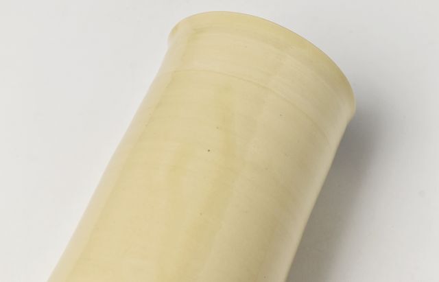 安齋新・厚子 42 米色青磁花入 ｜ 暮らしのうつわ花田 和食器 通販