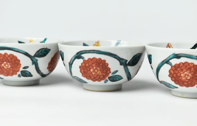 山本恭代 茜地赤花唐草飯碗 ｜ 暮らしのうつわ花田 和食器 通販