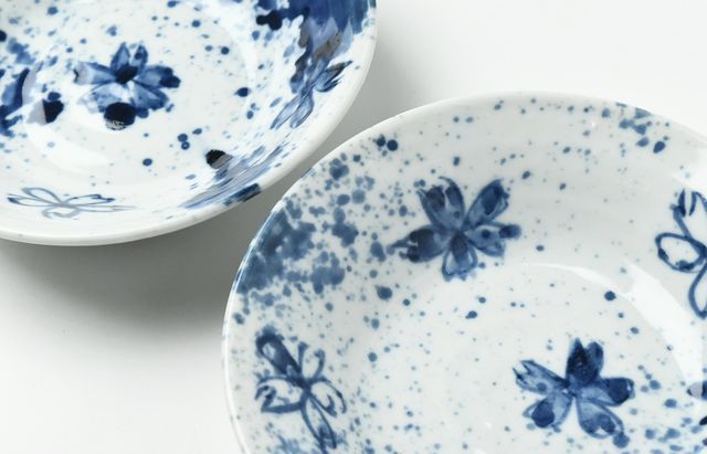 中尾万作 吹墨桜5寸皿 ｜ 暮らしのうつわ花田 和食器 通販