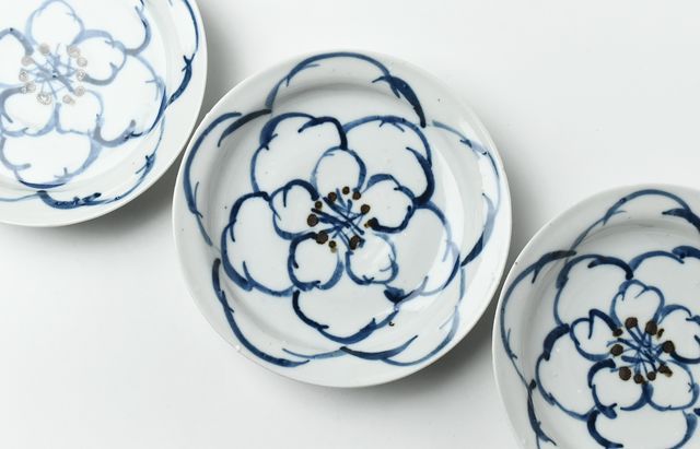 中尾万作 3 染付牡丹文皿 ｜ 暮らしのうつわ花田 和食器 通販