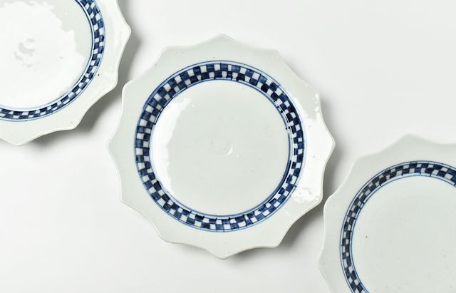 中尾万作 28 染付格子輪花皿 ｜ 暮らしのうつわ花田 和食器 通販