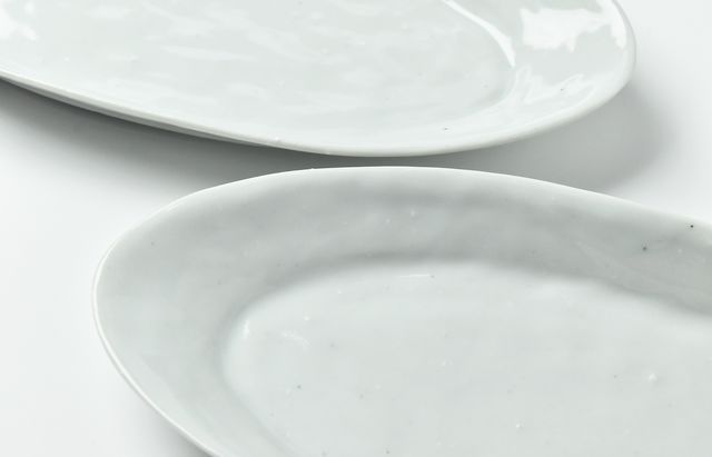 楕円皿 染付 白抜花絵 楕円皿(24、5cm) | (株) 中山陶和堂 有田