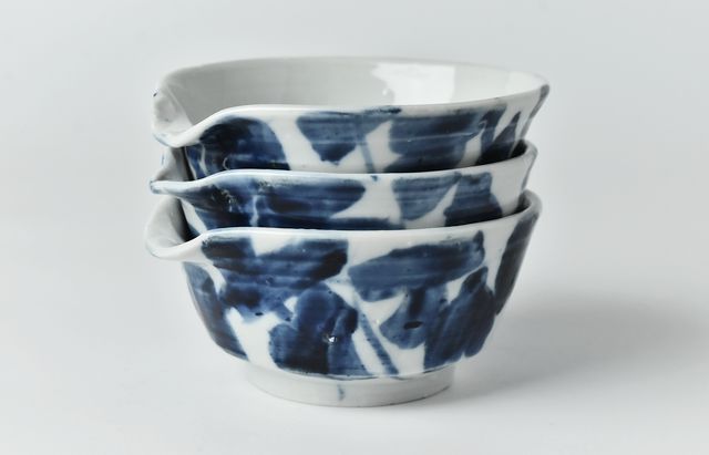 中尾万作 34 染付つた文片口鉢 ｜ 暮らしのうつわ花田 和食器 通販