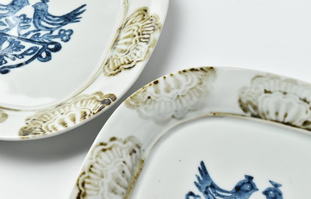 稲村真耶 印判双鶏文7.5寸丸四方皿 ｜ 暮らしのうつわ花田 和食器 通販