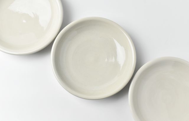 余宮隆 44 天草端反り6寸皿 ｜ 暮らしのうつわ花田 和食器 通販