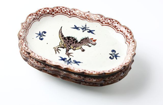 松浦コータロー 32 色絵カルノタウルス楕円輪花皿 ｜ 暮らしのうつわ