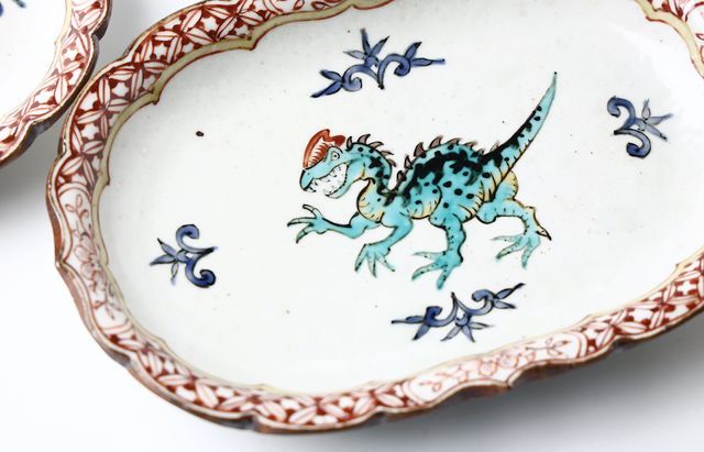 松浦コータロー 八角形の虎と魚の手描き皿 松浦コータロー 34 色絵ディロフォサウルス楕円輪花皿 ｜ 暮らしの