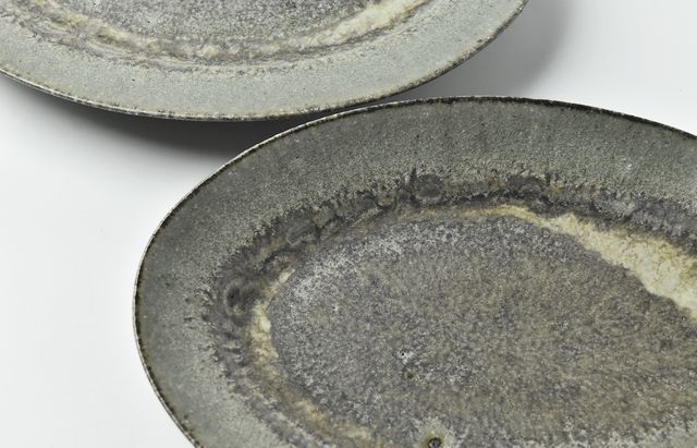 清岡幸道 24 灰オリーブオーバルリム皿小 ｜ 暮らしのうつわ花田