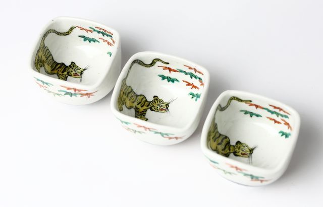 松浦ナオコ 28 色絵竹虎文酒盃 ｜ 暮らしのうつわ花田 和食器 通販