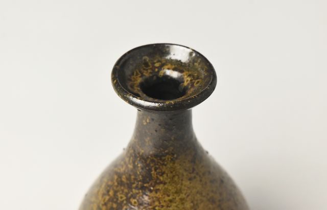 水垣千悦 15 鉄釉灰被り花器 ｜ 暮らしのうつわ花田 和食器 通販
