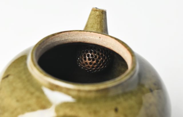 日高伸治 1E ティーポットLアメ緑釉 ｜ 暮らしのうつわ花田 和食器 通販