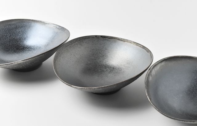 山本哲也 49 鉄釉たわみ鉢 ｜ 暮らしのうつわ花田 和食器 通販