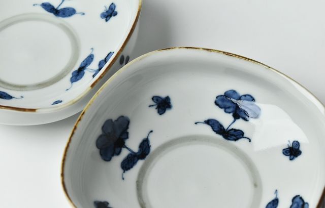 小林巧征 4寸四方反り鉢染付花蝶文 ｜ 暮らしのうつわ花田 和食器 通販