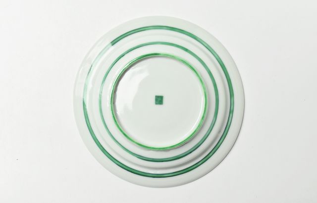 鈴木涼子 緑彩松兎文皿6寸弱 ｜ 暮らしのうつわ花田 和食器 通販