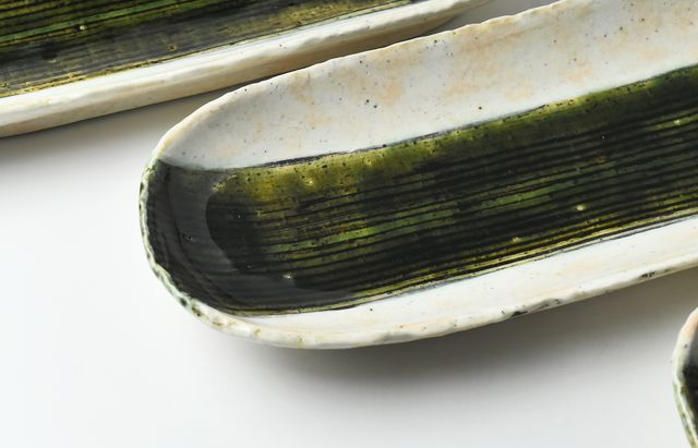 鈴木重孝 1 薄紅化粧織部釉縞文長楕円皿 ｜ 暮らしのうつわ花田 和食器